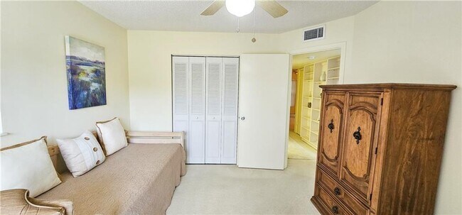 Building Photo - Annual Fully Furnished 2/2 Condo with Golf Views 55 + Community