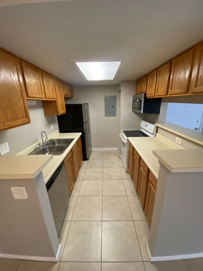 Building Photo - 3 Bedroom 2 Bathroom in Robinwood Condomin...