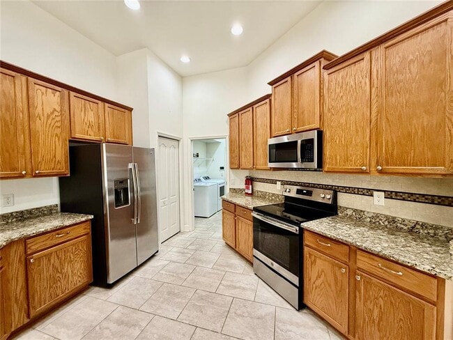 Building Photo - 10755 Rockledge View Dr