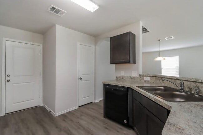Building Photo - 203 Fallow Deer Dr