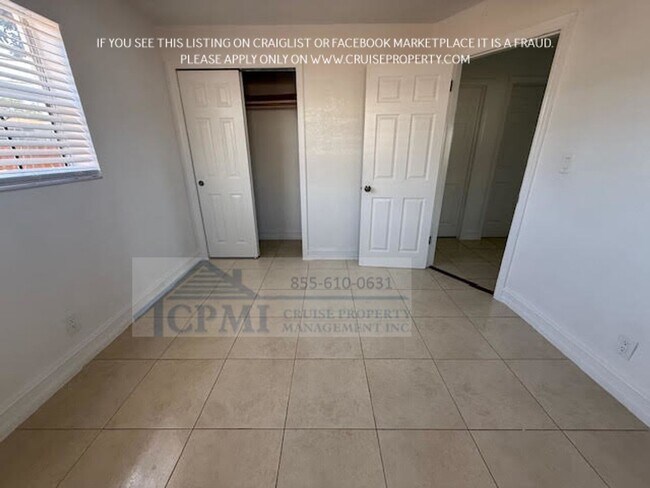 Building Photo - The perfect corner House with 3 beds 2 bat...