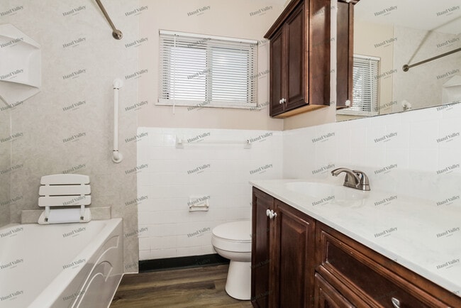 Building Photo - 509 Ivory Ct