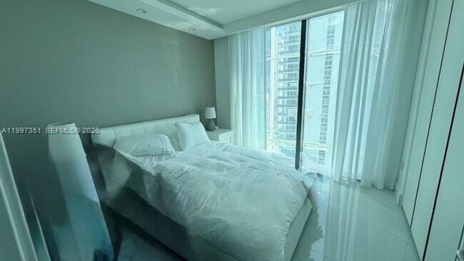 Building Photo - 460 NE 28th St