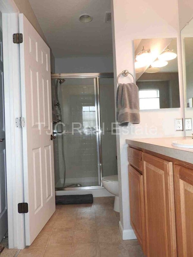 Building Photo - 8410 E 29th Ave