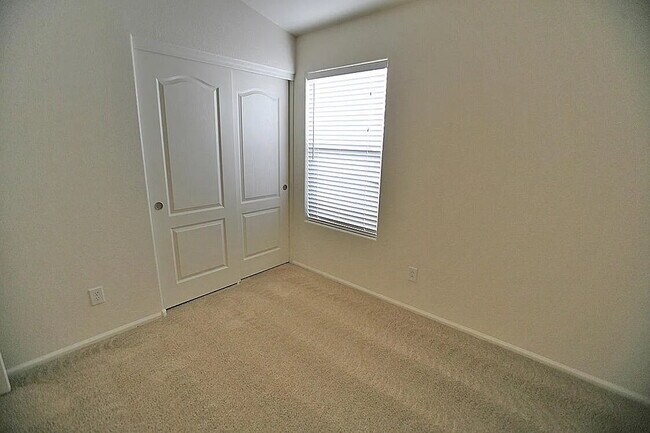 Building Photo - SPACIOUS 4-BEDROOM HOME IN PEORIA CUL-DE-SAC