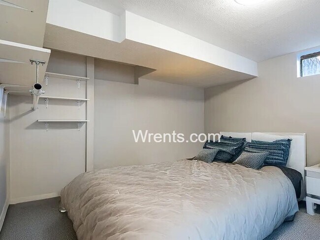 Building Photo - Your Own Slice of Spokane – 3BR/3BA Home West Plains Living - Bonus Shop available