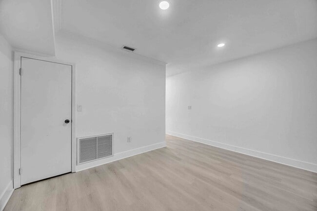 Building Photo - 727 Kensington Lake Cir