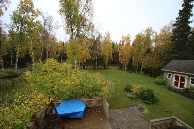 Building Photo - Lovely 4-Bedroom, 2.5-Bathroom Fully Furni...