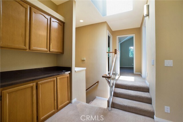 Building Photo - 3055 E Hillcrest Dr