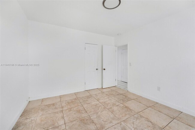 Building Photo - 966 Biarritz Dr