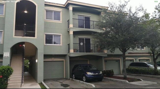 Building Photo - 360 Crestwood Cir