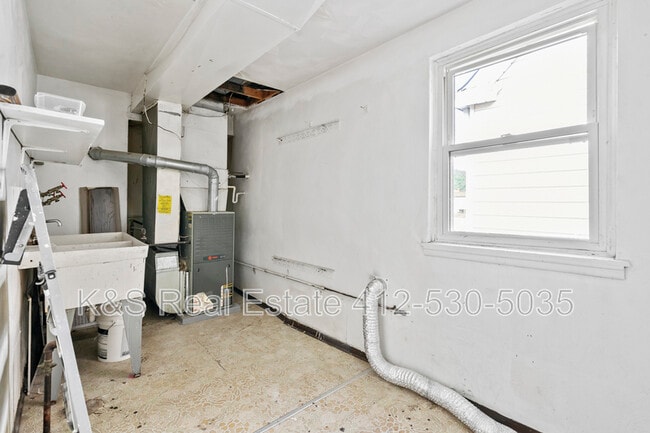 Building Photo - 56 Wilson St
