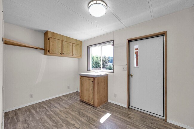 Building Photo - 3-Bedroom 2-Bathroom home with HUGE Shop in Cedar Flats