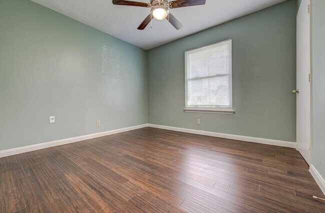 Building Photo - 5508 Pine Pl