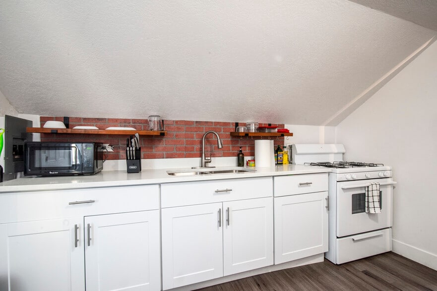 Fully equipped kitchen - 1895 S 200 E