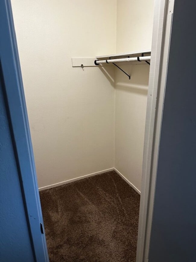 Building Photo - Upstairs 1bd/1ba Condo w/ Balcony