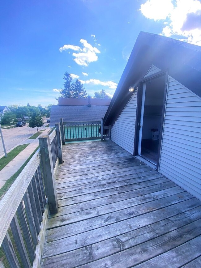 Building Photo - Chatham