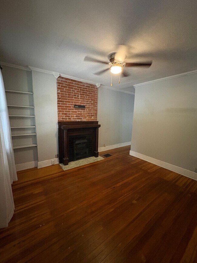 Building Photo - 2 Bedroom 1 Bathroom in German Village