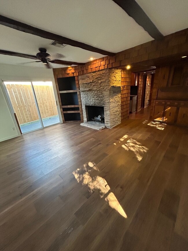 Building Photo - 1922 Vassar St