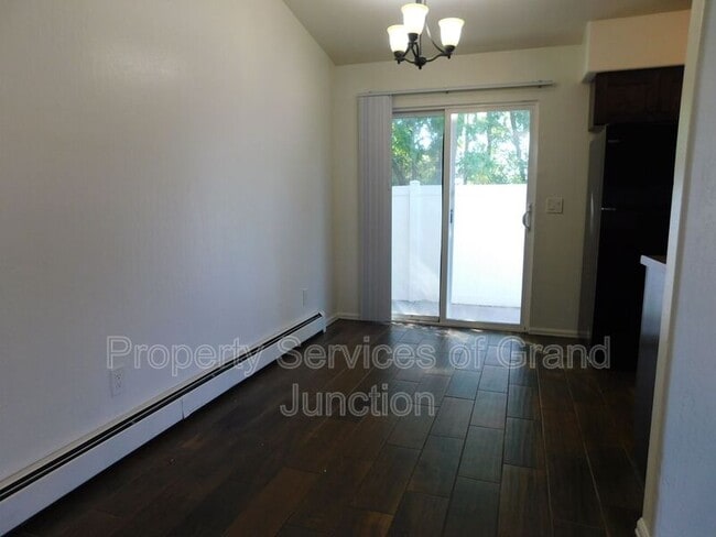 Building Photo - 3045 1/2 Stoneybrook Lane