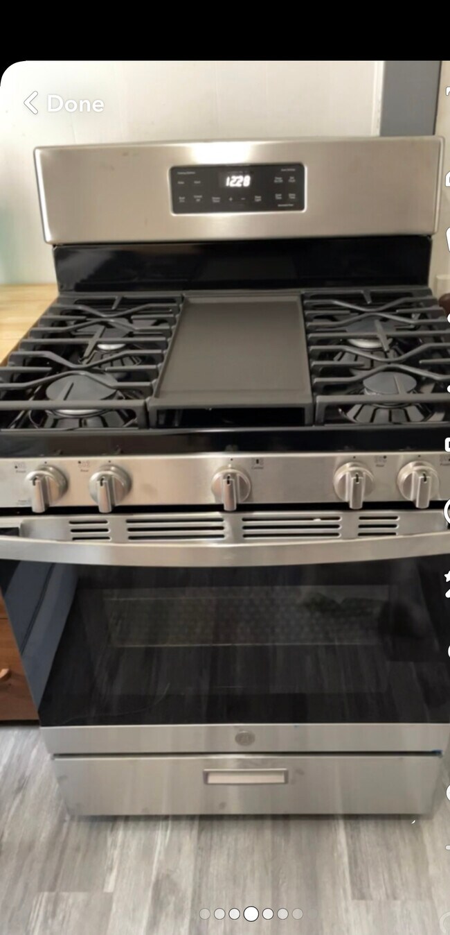 Building Photo - 50 Clarence Ave