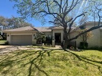 Building Photo - 407 Quick Silver