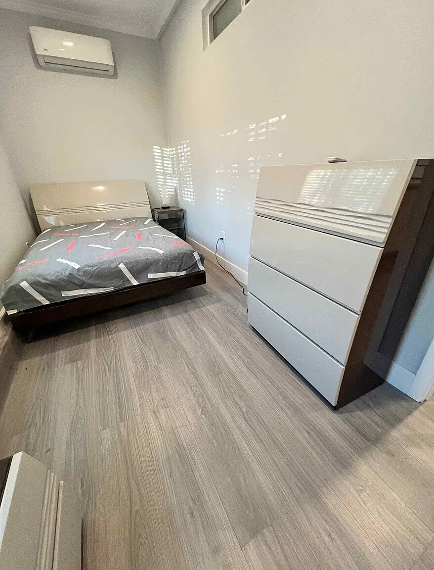 Building Photo - 8852 Bluffdale Dr