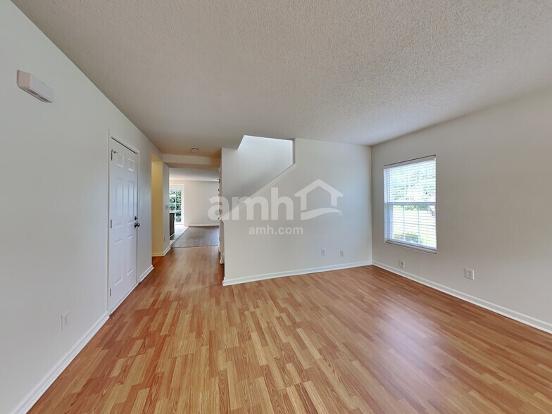 Building Photo - 124 Trayesan Dr
