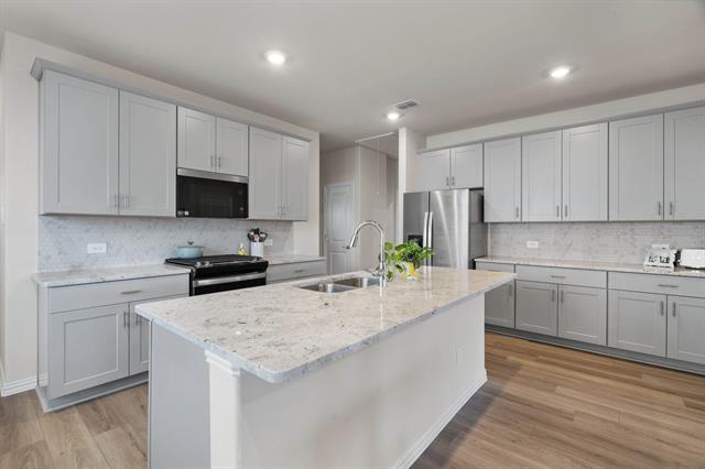 Building Photo - 207 Greenbriar Dr