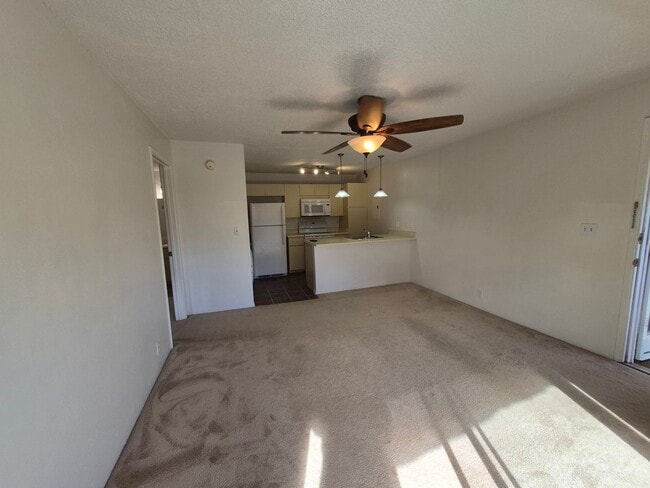 Building Photo - Centrally located 1bd, 1ba, 1pkg 512sqft. w/Lanai for $2000