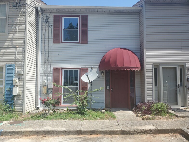 Building Photo - 1716 14th Ter S