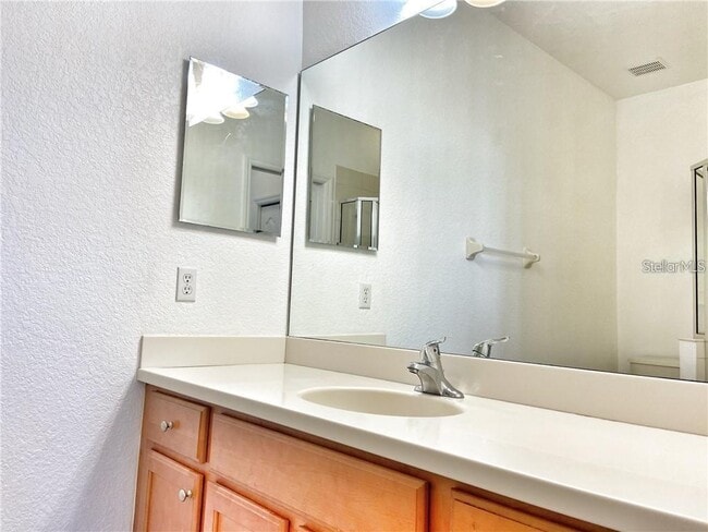 Building Photo - 915 Fairwaycove Ln