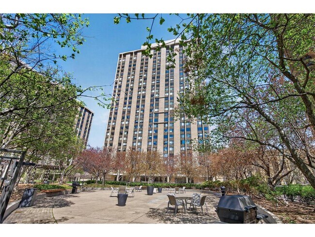 Building Photo - 19 S 1st St