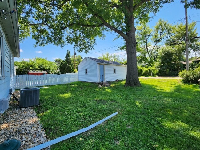 Building Photo - Great 3 Bedroom House