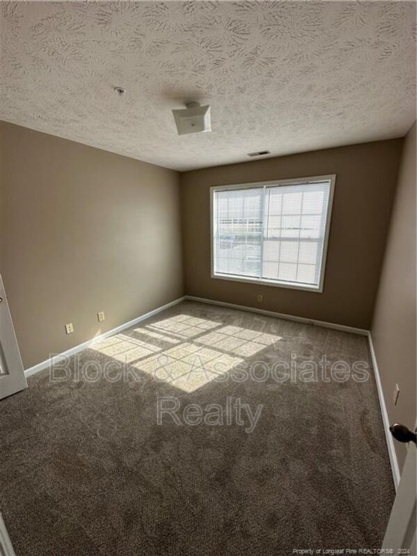 Building Photo - 233 Waterdown Dr