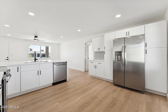 Building Photo - 9554 E Dallas St