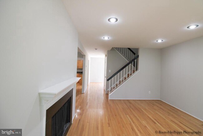 Building Photo - 20423 Meadow Pond Pl