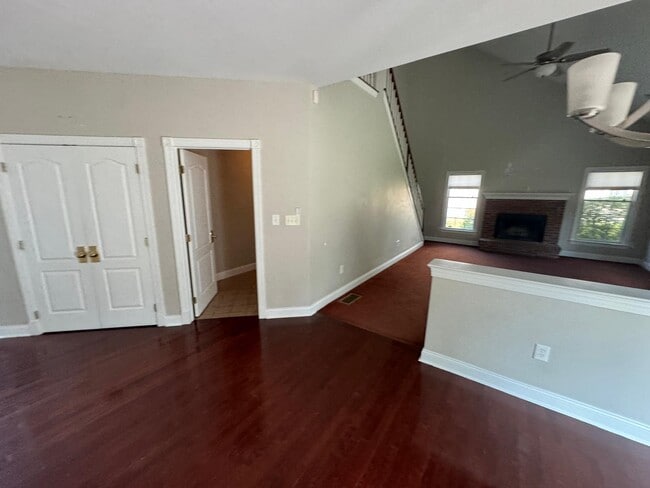 Building Photo - 24 Endean Dr