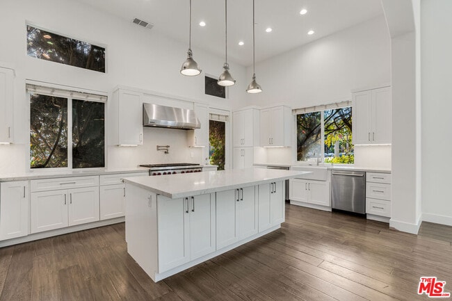 Building Photo - 5744 S Celedon Creek
