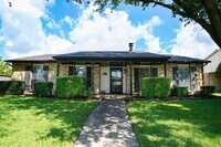 Building Photo - 418 Woodhurst Dr
