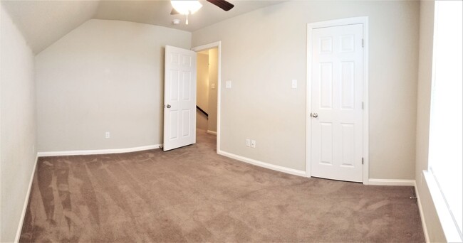 Building Photo - Spacious 2 Story Duplex in Benbrook