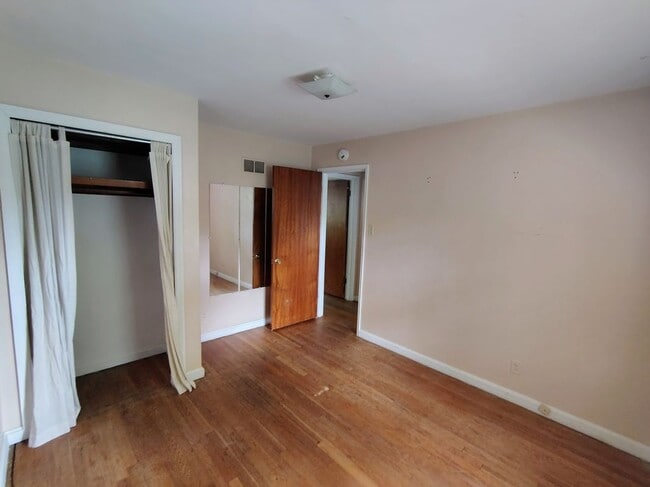 Building Photo - 130 Turf Ct