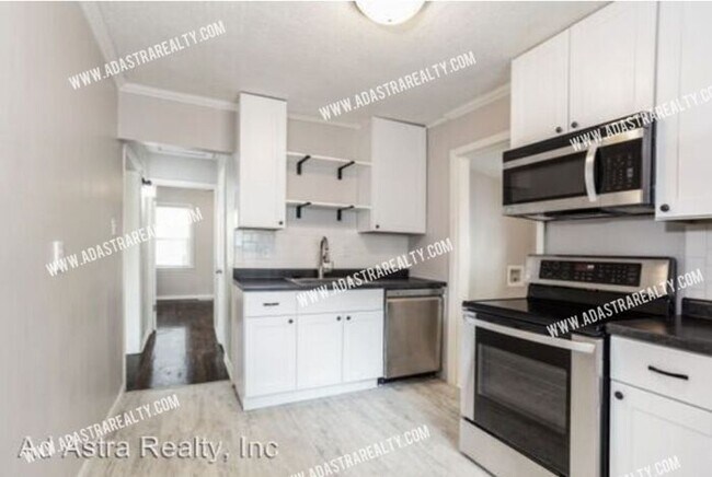 Building Photo - 821 N Crysler Ave