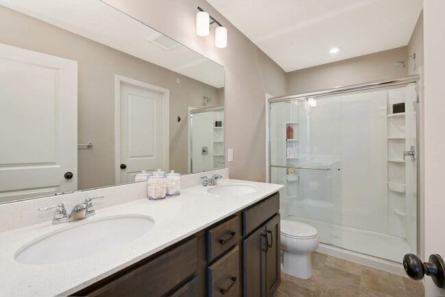 Building Photo - 848 Roselyn Dr
