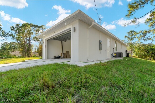 Building Photo - 918 Hollister Ave