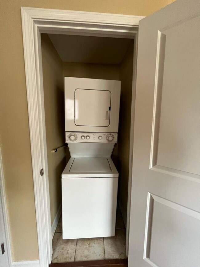 Building Photo - 434 N Martin Luther King Blvd