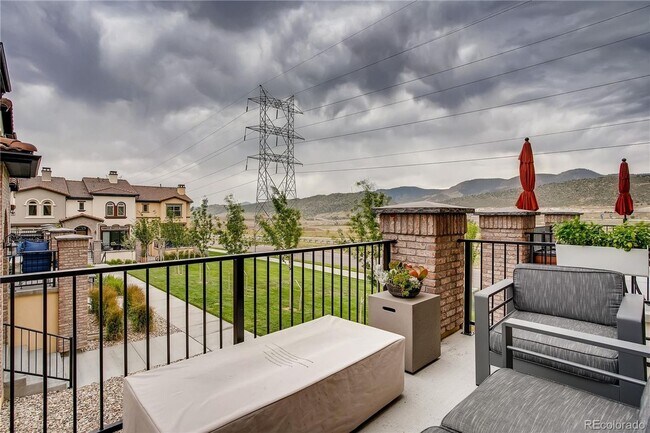 Building Photo - Gorgeous Townhouse in Breathtaking Solterr...