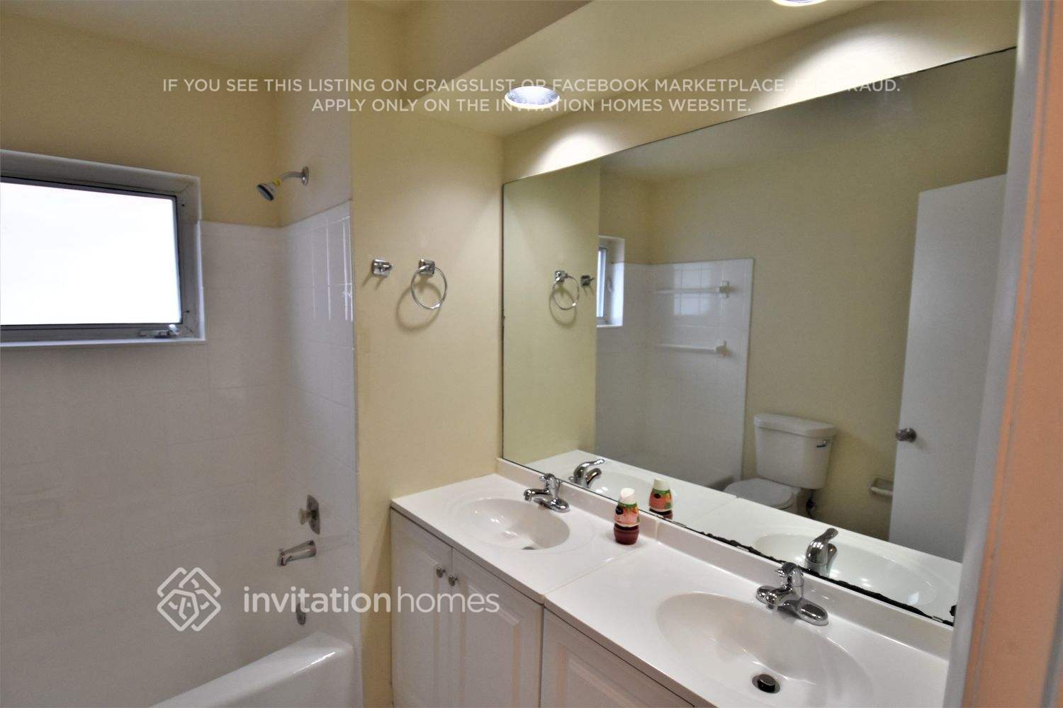 Building Photo - 3520 SW 70th Ave