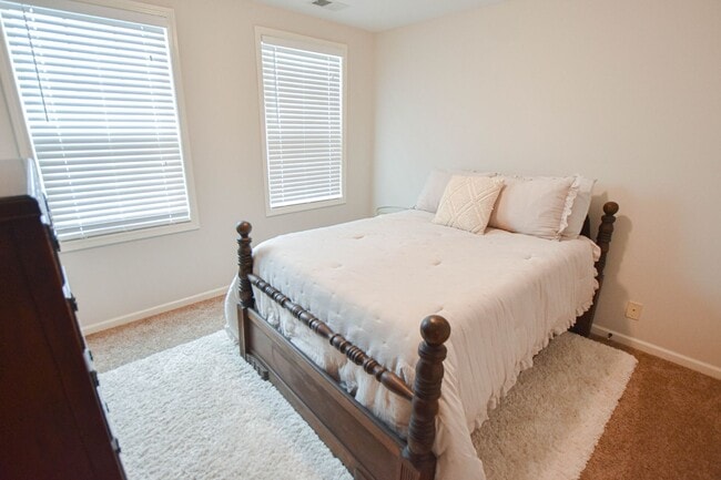 Building Photo - Pet Friendly Three Bedroom with Bonus!