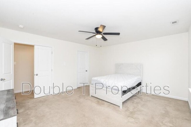 Building Photo - 1841 Graymount Way